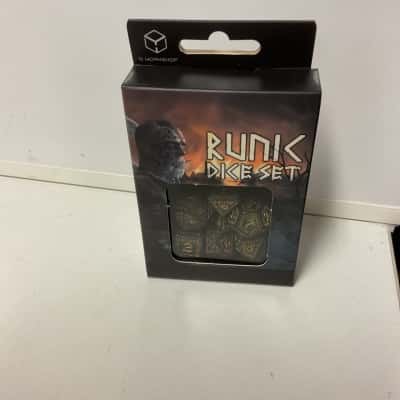 Runic dice set