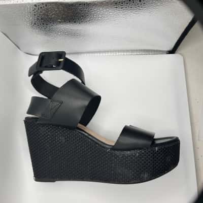 Unisa Black Leather Wedge Sandal (Europe) Size 37 Black  