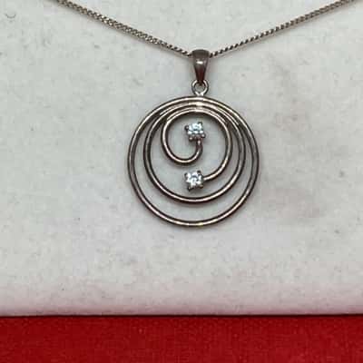  Womens Necklace / Pendant Silver 925 stamped/ clear stones 