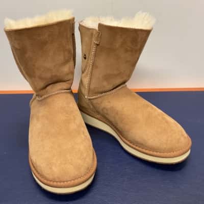 Bared Ugg Styled Boots Womens Size 6.5