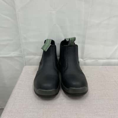  Kids  Size 4 Black  Jackaroo Shoes