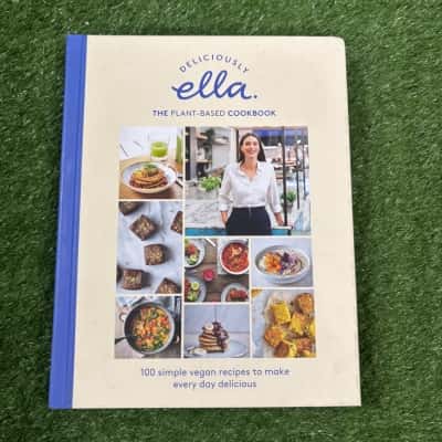 Deliciously Ella The Plant-Based Cookbook: 100 Simple Vegan Recipes to Make Every Day Delicious