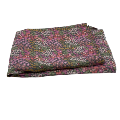 Multi-coloured flowered fabric.   Retro style.  114 (w) x 150 (L) cm. 