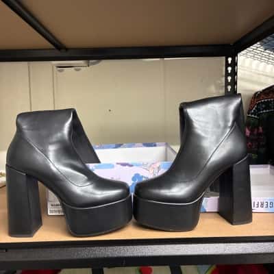 Dangerfield Womens Size 38 Knee High Boots Black  