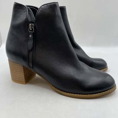 NWOT Django & Juliette  Womens  Size 39 Black  Ankle Boots Double Zipper  Leather 