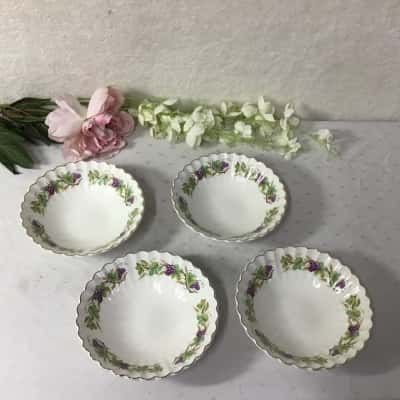 J & G Meakin Classic White / Grape Pattern Set of 4 Scalloped Edge Cereal Bowls
