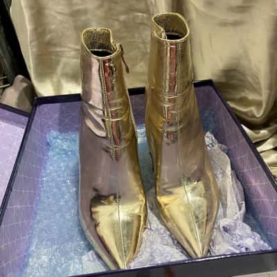 Therapy Womens  Size 6 metallic Boots Gold 