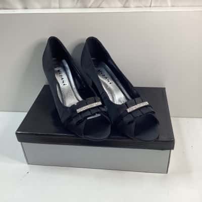 Vizani Capulet Size 7 Black Heels