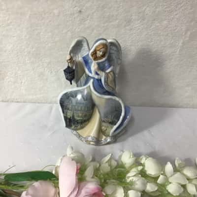 Thomas Kinkade Winter Angels of Light “Angel of Light” Porcelain Figurine