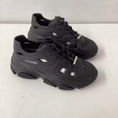 NEW - Steve Madden Sneakers Black - Size 5