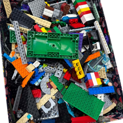 3 kilos of Lego pieces 