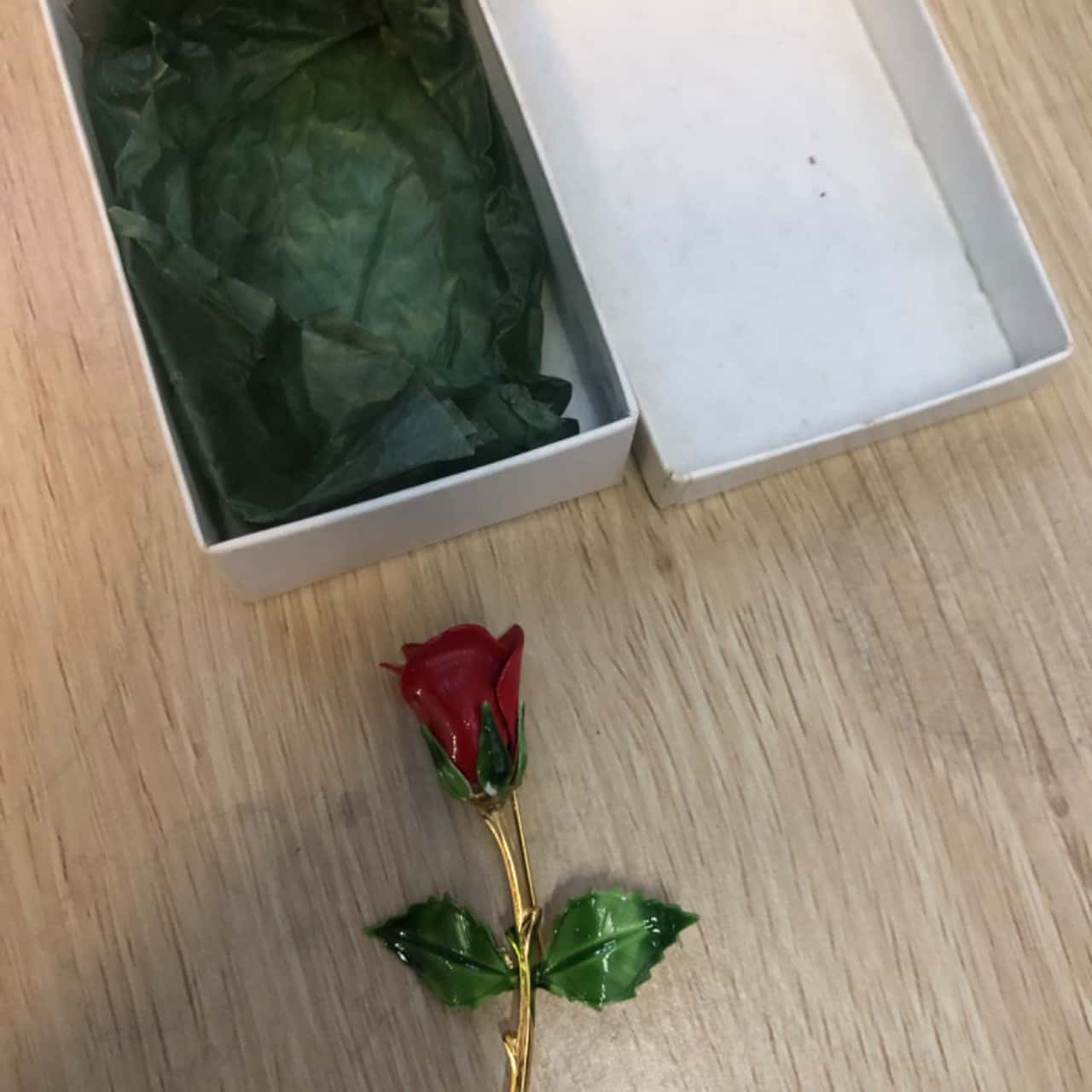 Brooch - ornate rose gold, red, green (s)