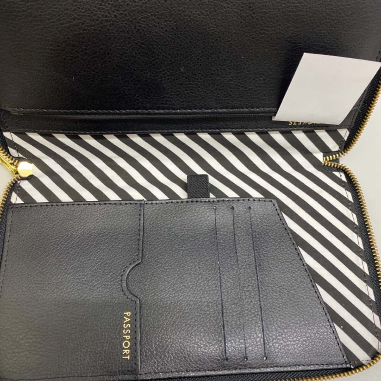 Kikki.k Passport wallet (s)