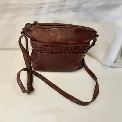 Colorado Womens Brown Leather Crossbody Bag Featuring Braided /Woven Leather Panel Contrasting With Multiple Zippered Compartment 