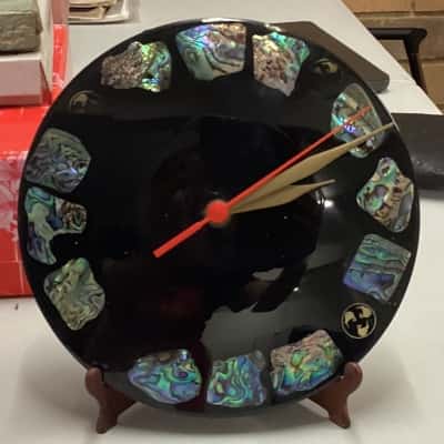 Kiwi Paula Shell clock