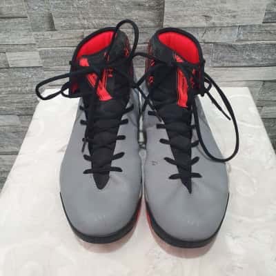 Under Armour Mens  Size 13 Sneakers Black  / Grey / Orange 