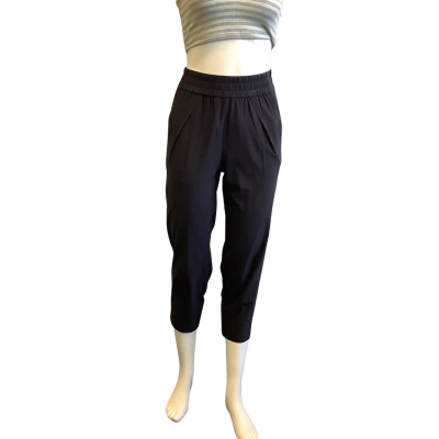 Lululemon Women's Size 4 Cropped Pant Black  
