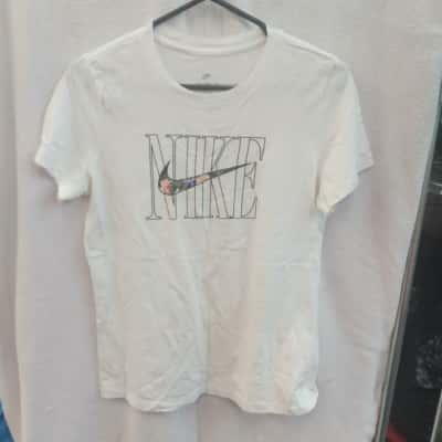 Nike Womens  Size M T-shirts Multicoloured / White 