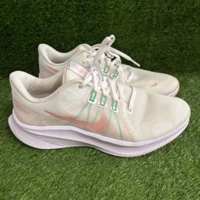 Nike Quest 4 White & Pink Sneakers Size 9.5 