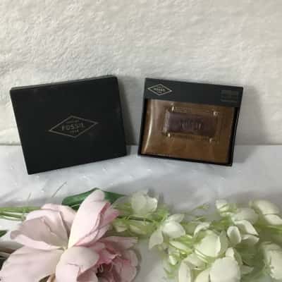Fossil Mens Brown Genuine Leather Billfold Wallet (new in box)