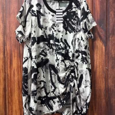 Taking Shape Size 18 Black  / White top new 