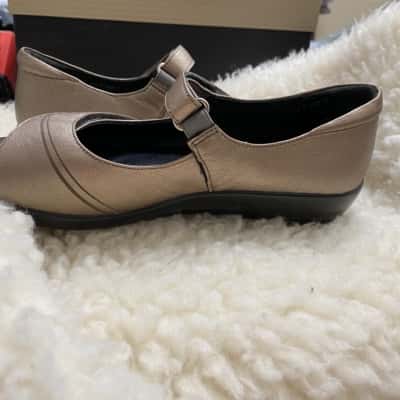 Ziera Womens  Size 38 Pale bronze 