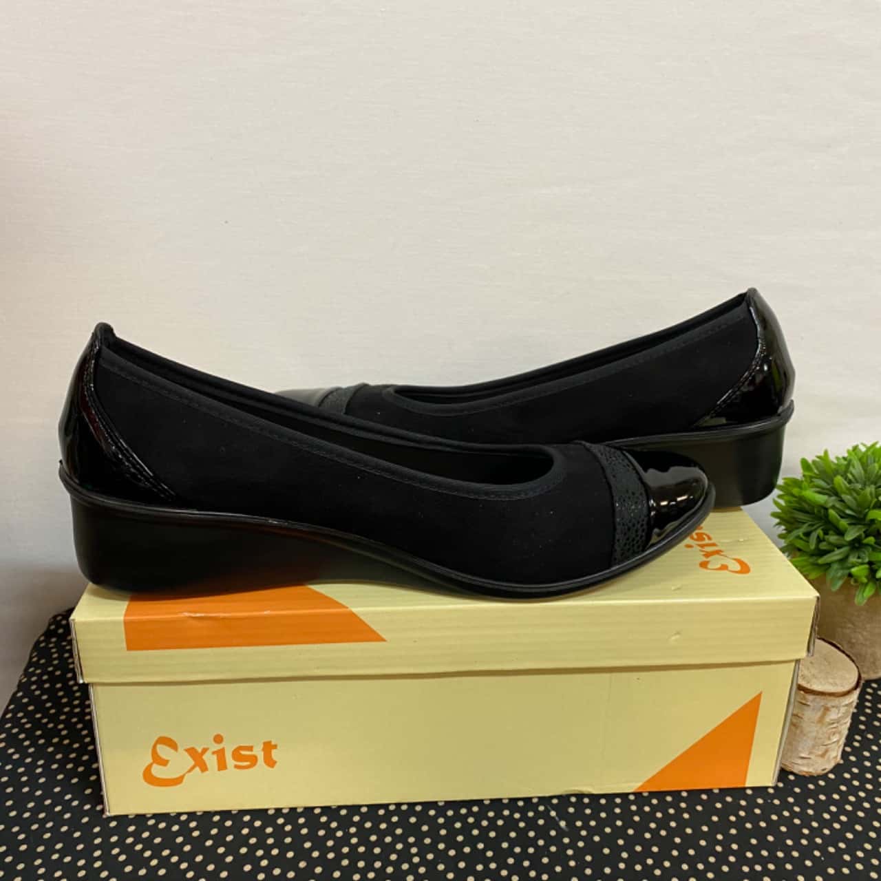 BNWT Exist Ladies Edith Black Flat Shoes Size 10.(s)