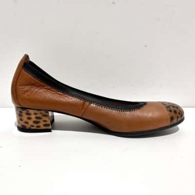 Hispanitas Womens  Size 37 Flats / Heels Beige / Brown 