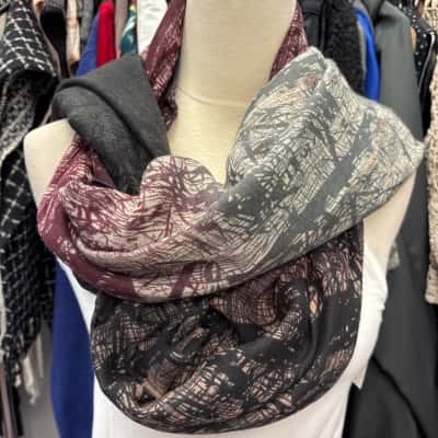 Maggie T Women’s Scarf - One Size