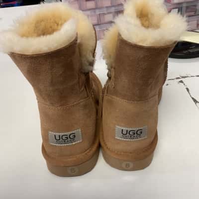 UGG Unisex  Size 8 Boots Brown 