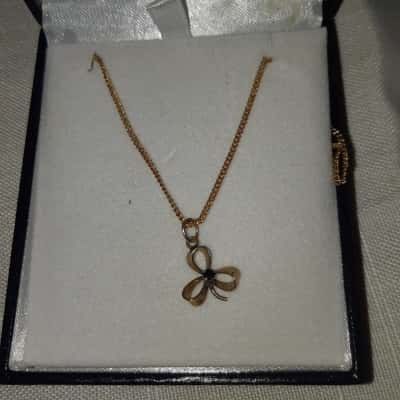 9ct Gold Clover Pendant With Stone