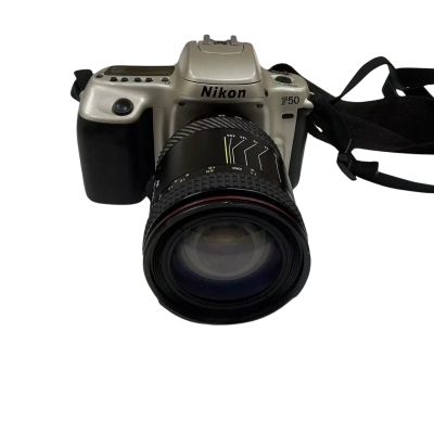 Nikon f50 35mm film camera with carrying case and 35mm-300mm lens
