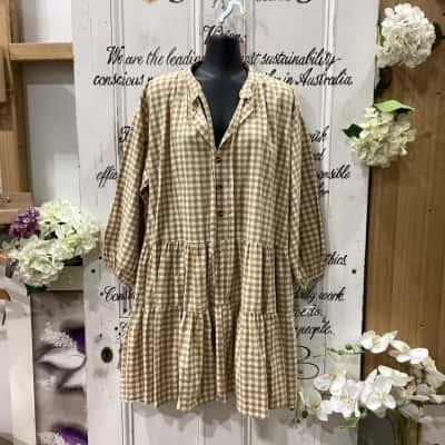 The Lullaby Club! BNWT ! THE AVALON SMOCK DRESS! Womens  Size XS Babydoll Dress / Midi Dress Checked / Gingham / Mustard / Pattern / White 