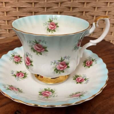 Vintage Royal Albert Forget-Me-Not Rose teacup saucer set blue fine bone China England flowers roses gold accents birthday gift Hightea wedding Christmas present 