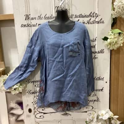 WEDNESDAY QULU MADE IN ITALY BRAND! NWOT EXQUISITE SILK & LINEN BLEND FLORAL ACCENTED PATTERNED SHIRT! NWOT Womens  Size M / S Floral Top / Long Sleeve Shirt / Long Sleeve Top Blue / Floral / Pattern 