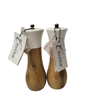 Cucina Morgan and Finch wooden salt and pepper grinders