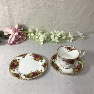 Vintage Royal Albert “Old Country Roses” Bone China Cup Saucer and Plate