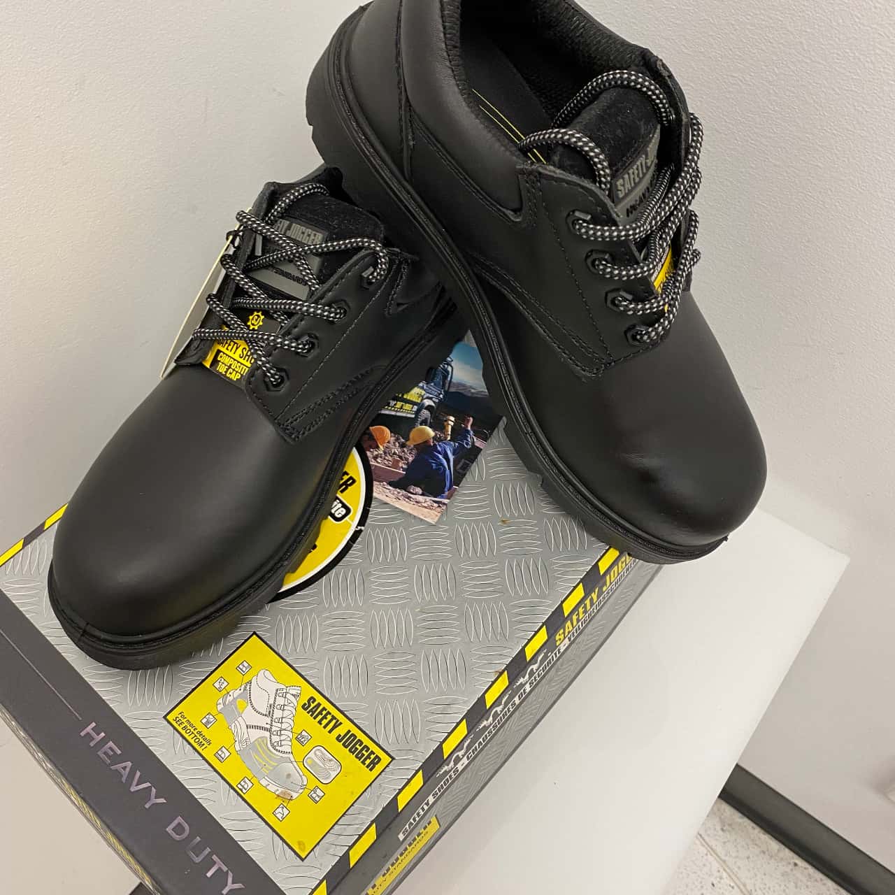 Mens Safety Jogger X1110. Size EU 38. New with box