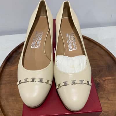 Salvatore Ferragamo Womens  Size 7.5 Cream 