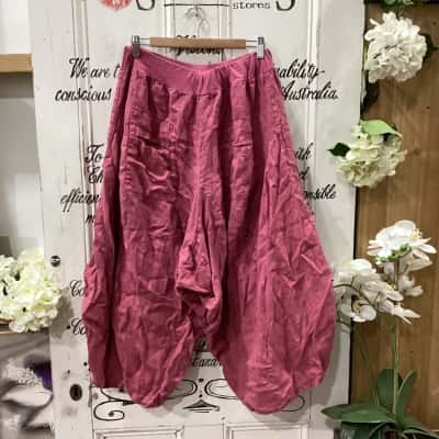 Donna Donna Brand! MADE IN ITALY! NWOT 100% LINEN WIDE LEG HAREM STYLE ANKLE PANT! HANDCRAFTED IN ITALY! ELASTICATED WAISTBAND! Womens  Size 10 / 12 High Waisted Pants / Wide Leg Pants Coral / Pink  