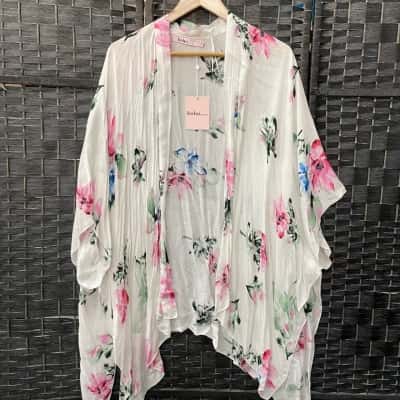 Boho Womens  Size S Floral Top Floral / White 