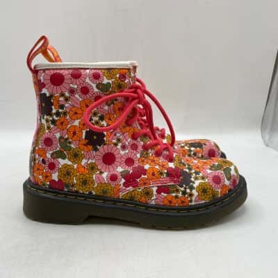 NWOT Dr Martens Delaney Youths  Size 1 / 2 / 33 Shoes Floral Boots      CAB