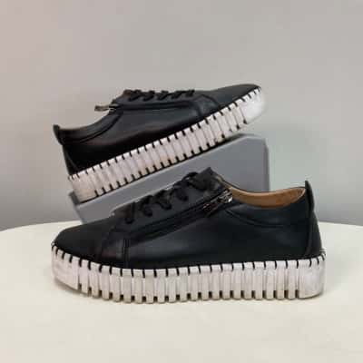 Just Bee Womens  Size 7-7.5  (38) Leather)Sneakers Black  / White 