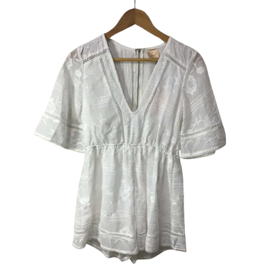 Debbie Dabble by Angel Biba Womens Size 8 White Embroidered Lace Pattern Short Sleeve Playsuit (new)