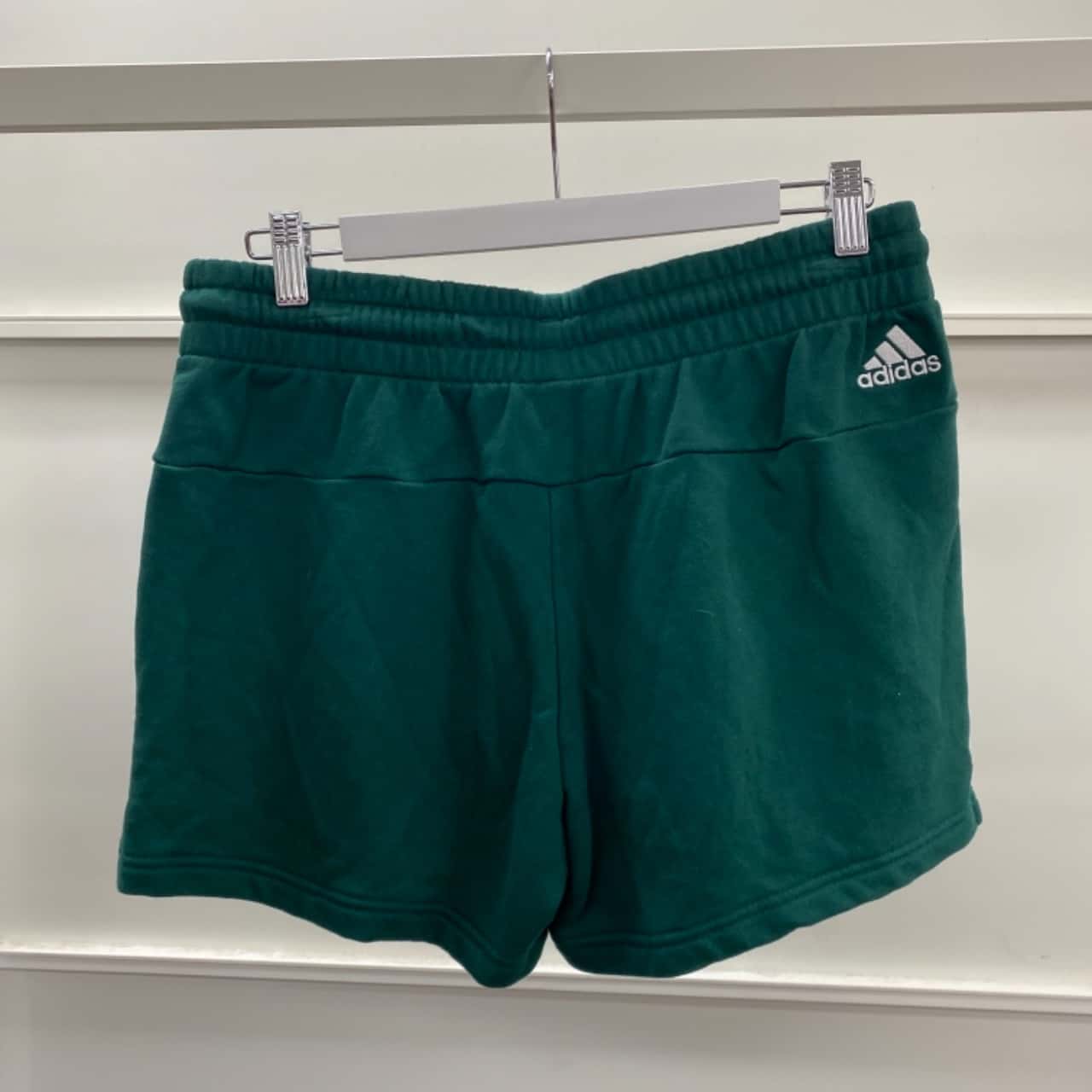 Short Adidas Femme Taille M - Noir, Style Sportif, état Occasion