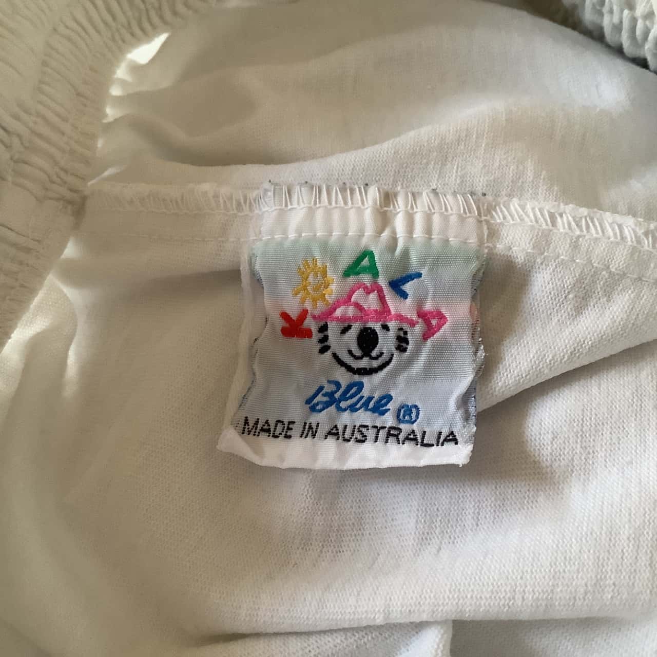 Koala Blue 90s Vintage Wide Leg White Shorts. Size S (s)