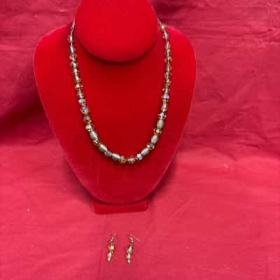  Women's Faceted Champagne Coloured Beaded Necklace / Drop Earrings Set 