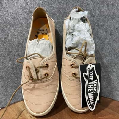 Vans women's  Size 5 Flats Cream / Gold / Nude 