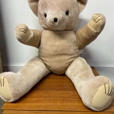 Korimco Toys Fully jointed (arms and legs) teddy bear 