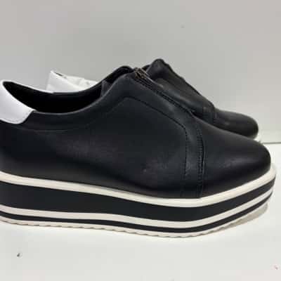 Taking Shape Womens  Size 41 Wedges front zip Black  